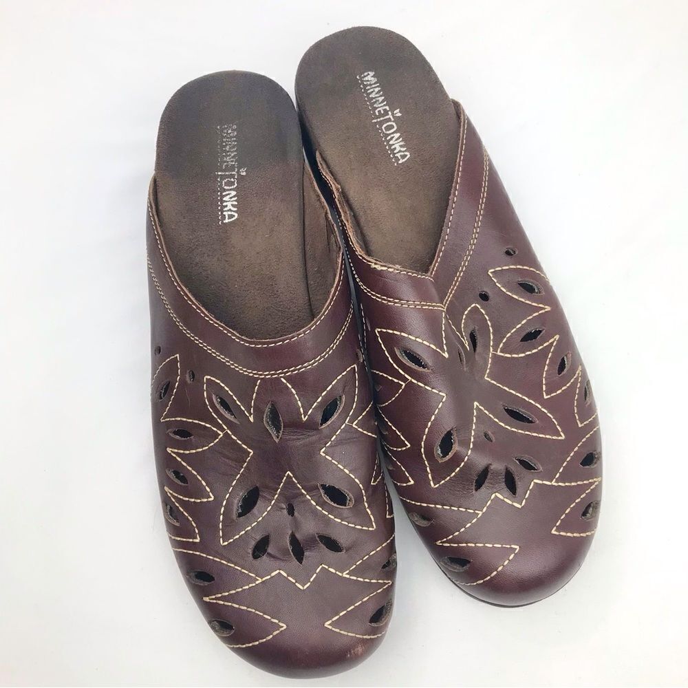 Minnetonka Brown Leather Laser Cut Leaf Stitch Slip On Slide Clog Mules
